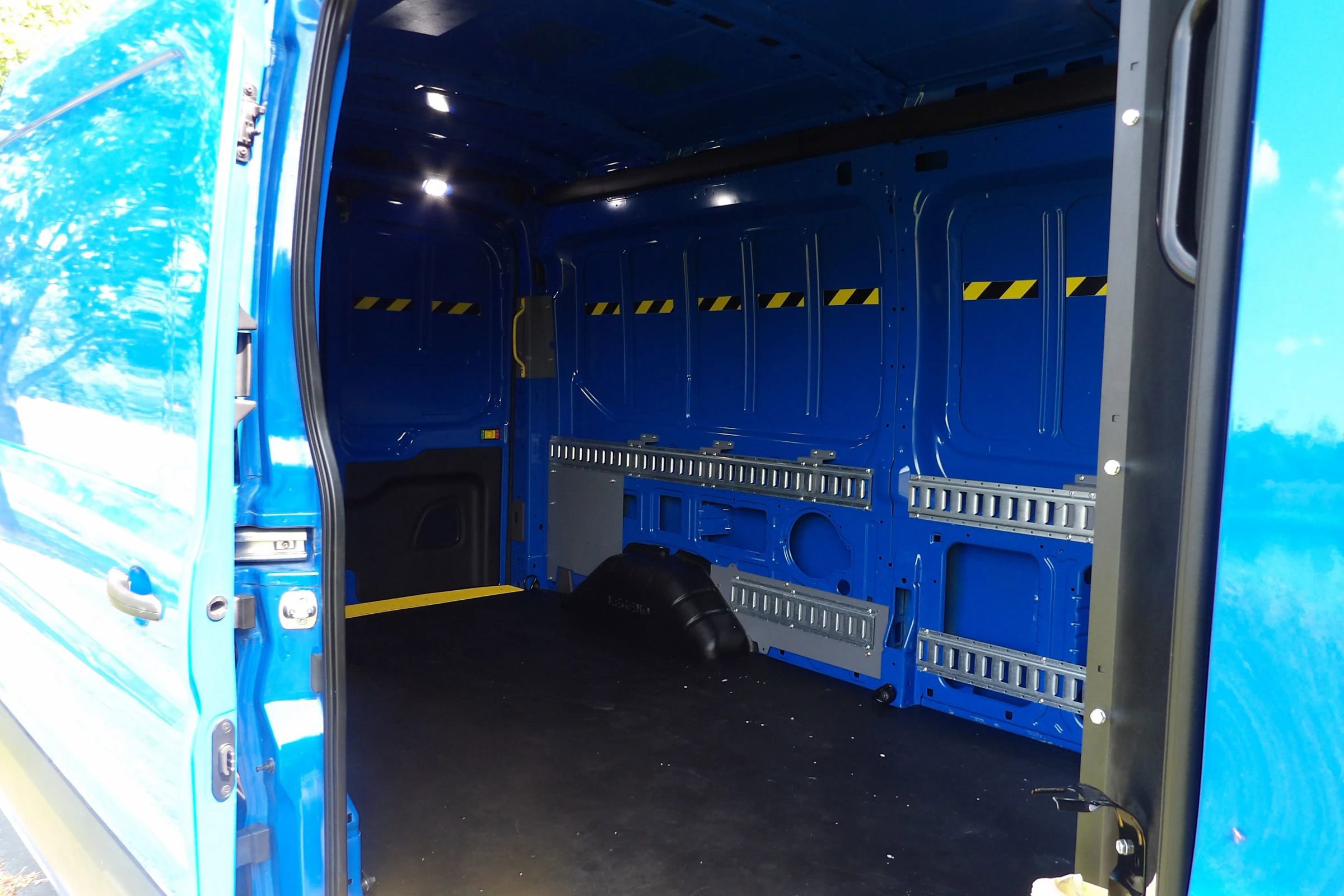 Used 2020 Ford Transit 250 Medium Roof RWD image 10