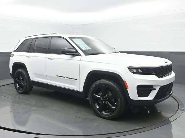 Used 2023 Jeep Grand Cherokee Altitude AWD/4WD image 7