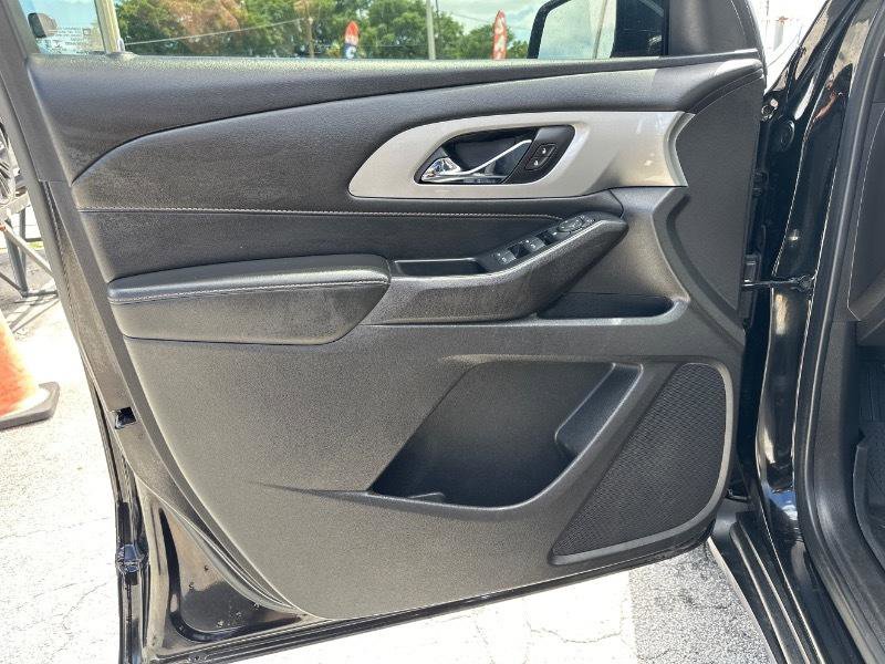 Used 2020 Chevrolet Traverse LT image 21