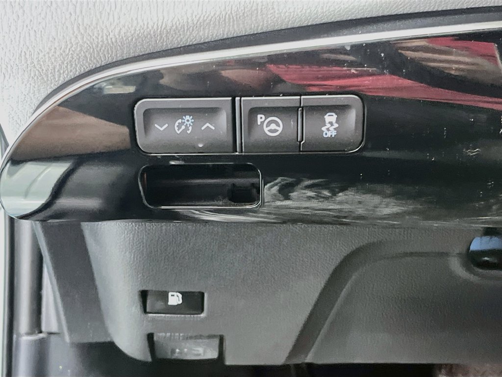 Used 2017 Toyota Prius Four FWD image 10