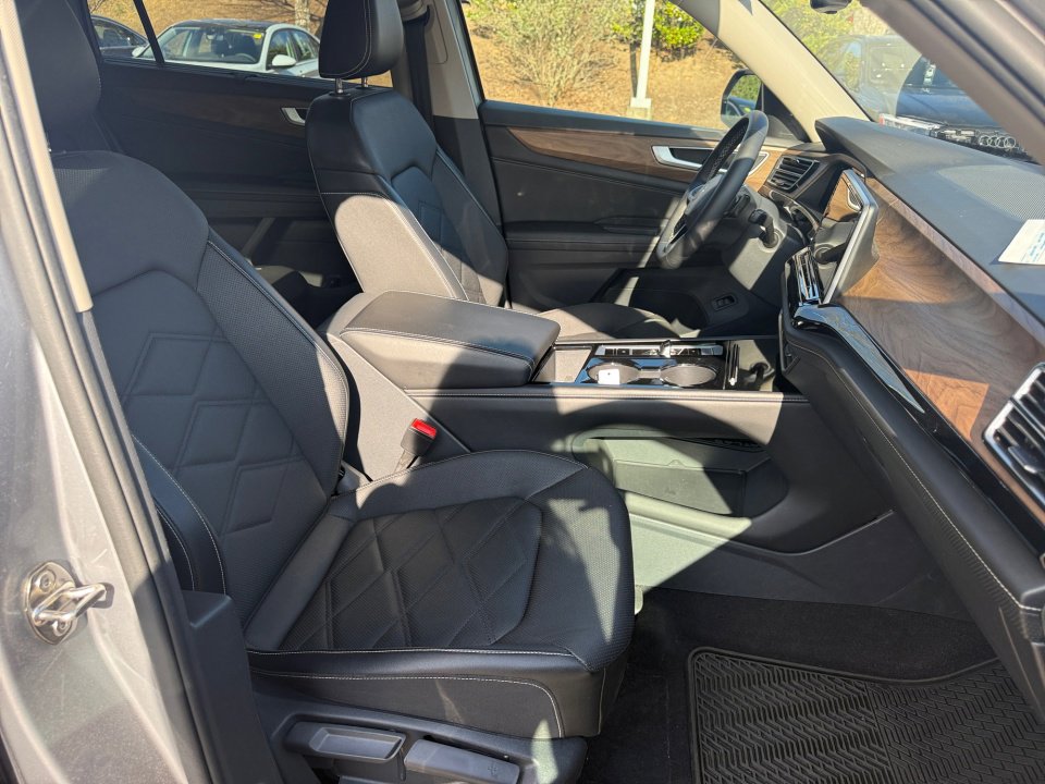 Used 2024 Volkswagen Atlas SE image 32