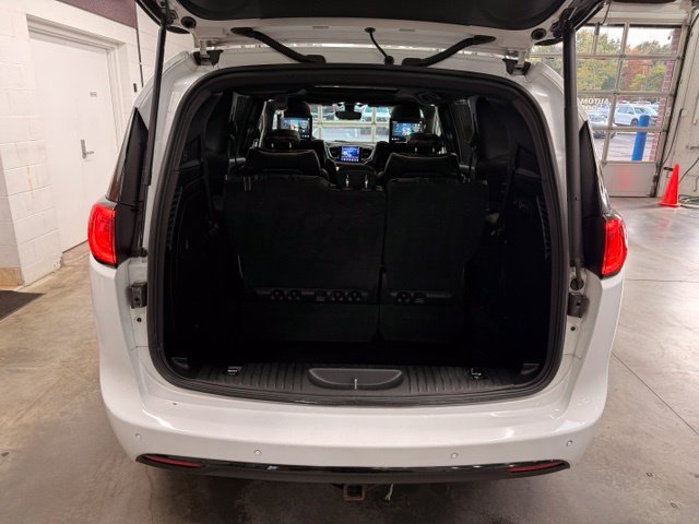Used 2019 Chrysler Pacifica Limited w/ S Appearance Package FWD image 23