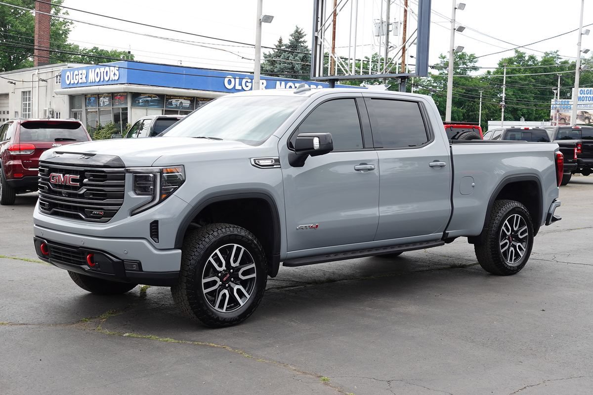 Used 2025 GMC Sierra 1500 AT4 w/ Technology Package AWD/4WD image 1