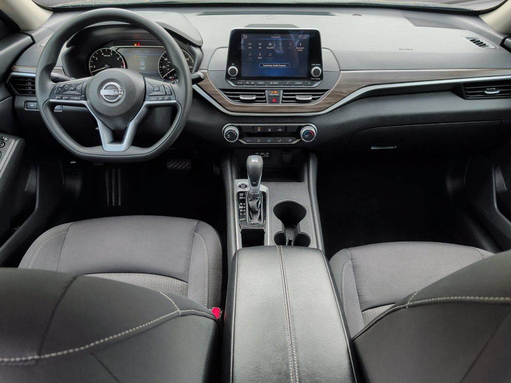Used 2025 Nissan Altima 2.5 SV FWD image 18