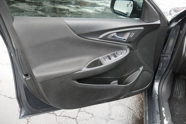 Used 2018 Chevrolet Malibu LT image 11