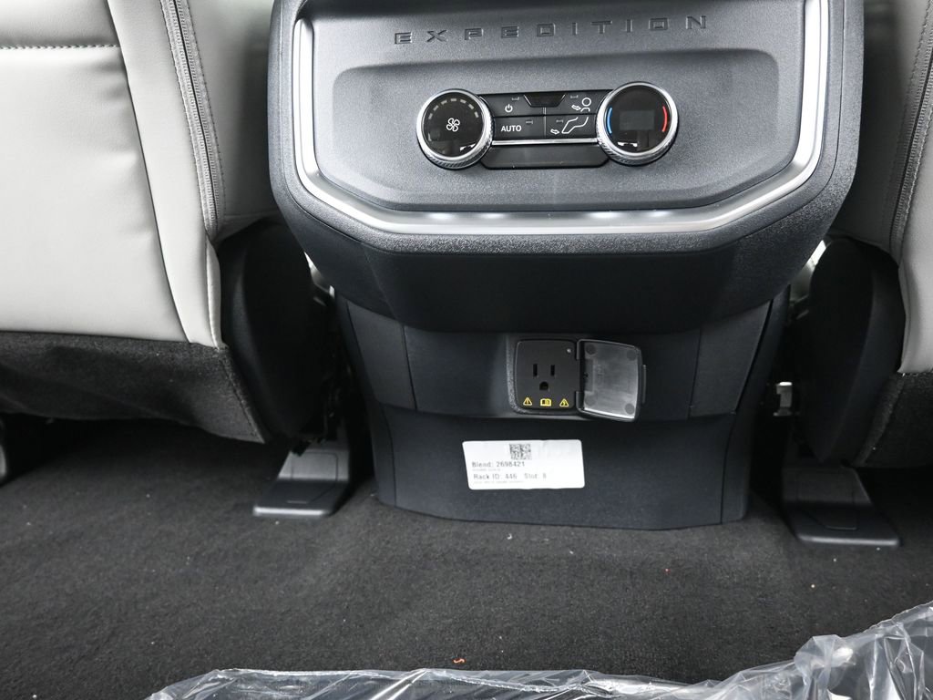 New 2025 Ford Expedition Active image 14