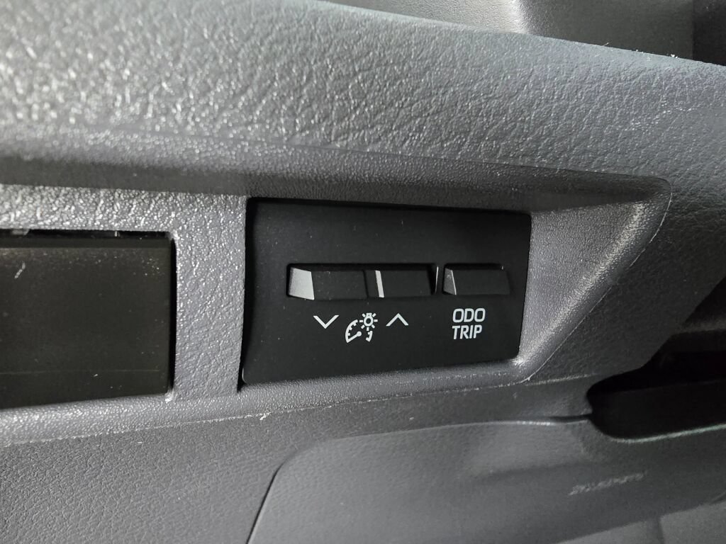 Used 2024 Toyota Sienna LE AWD/4WD image 27