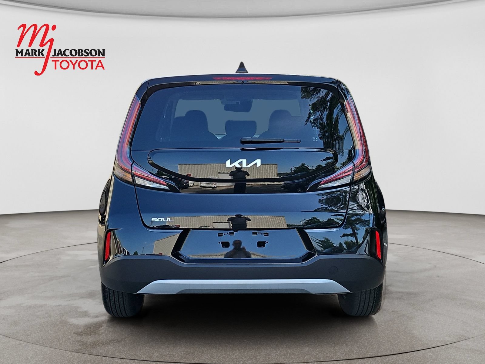 Used 2025 Kia Soul LX FWD image 6