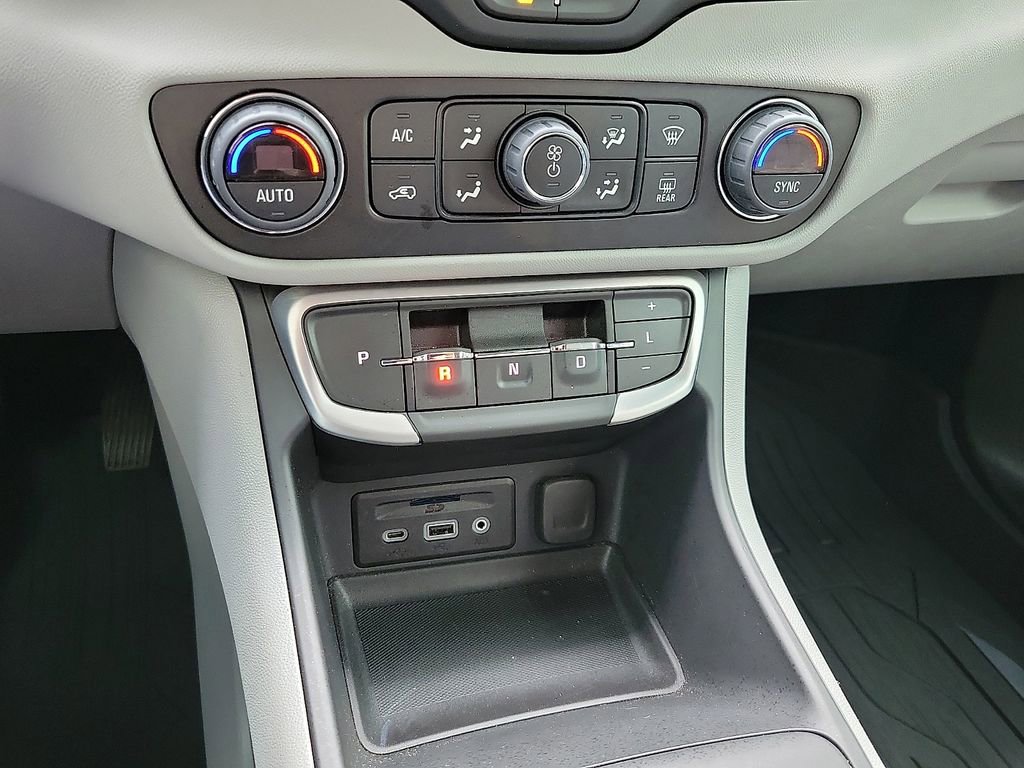Used 2024 GMC Terrain SLT w/ Tech Package image 17
