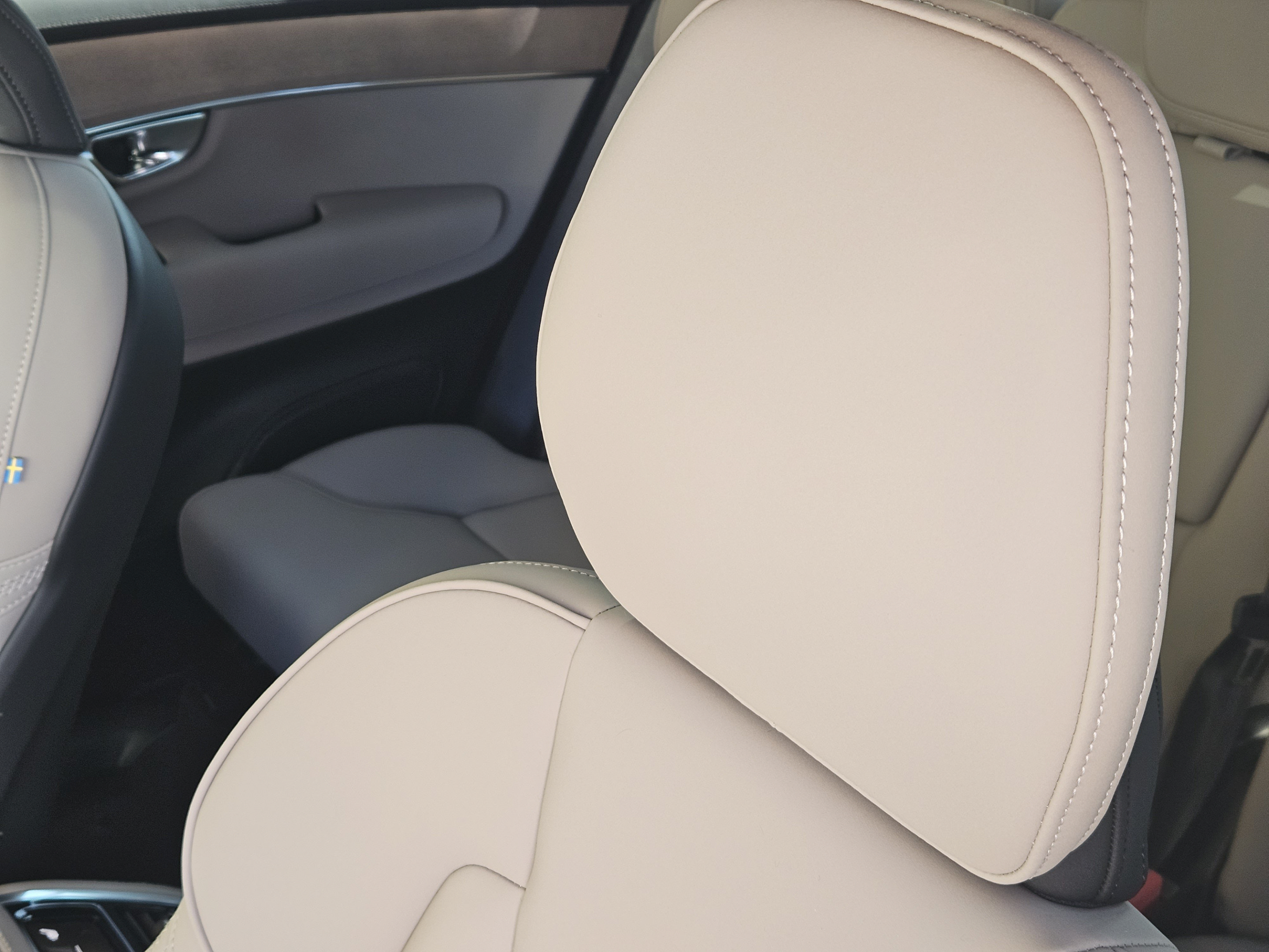 New 2026 Volvo XC90 B5 Plus w/ Protection Package Premier AWD/4WD image 12