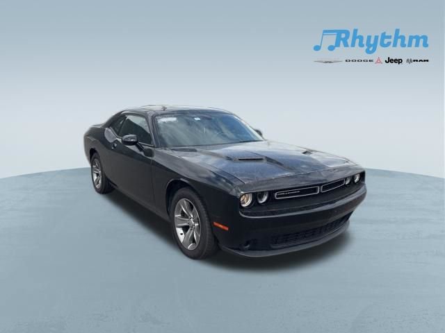 Used 2019 Dodge Challenger SXT image 1