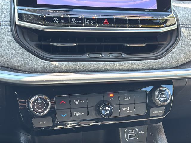 Used 2024 Jeep Compass Sport image 32