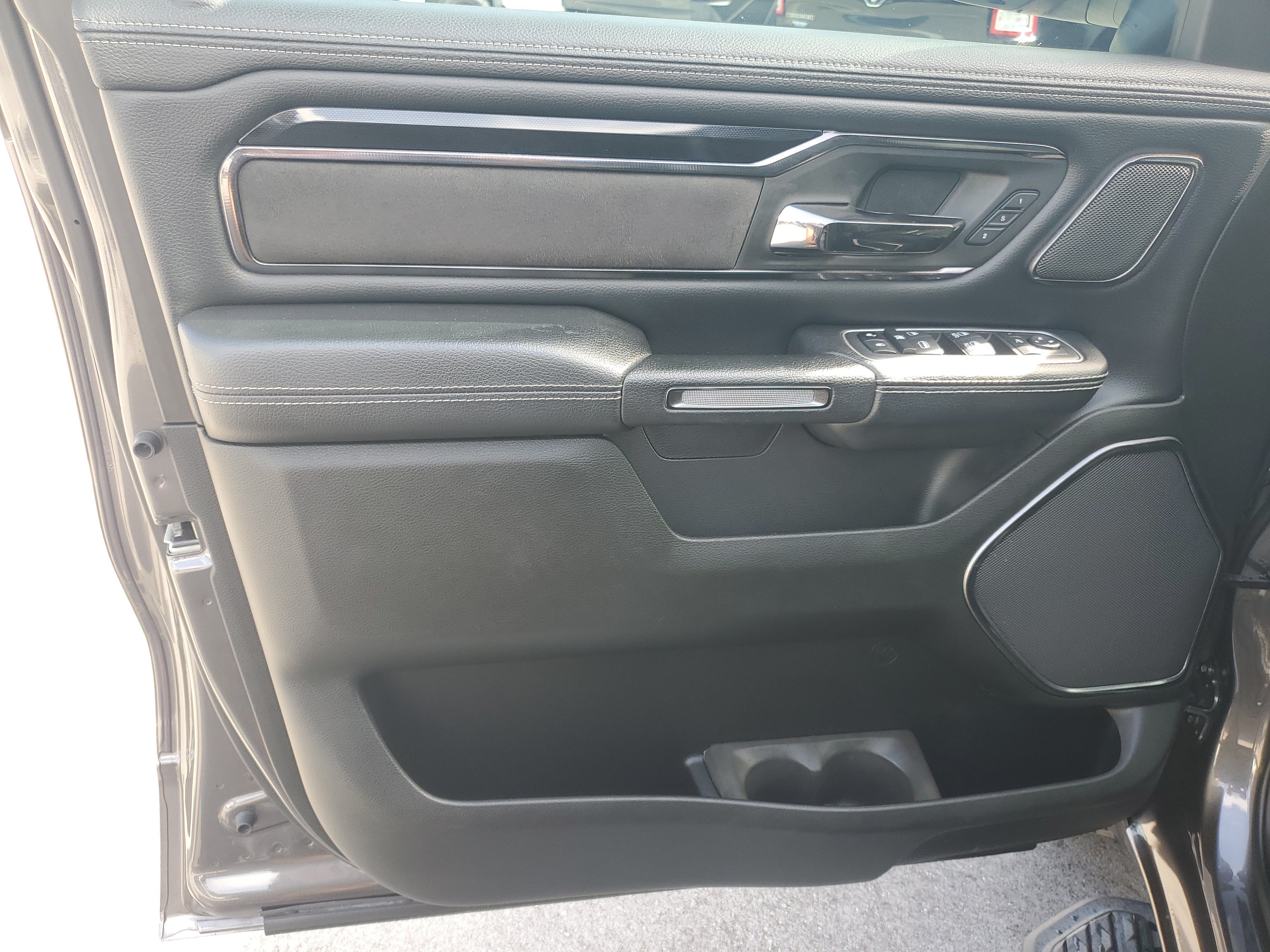 Used 2022 RAM 1500 Laramie AWD/4WD image 11