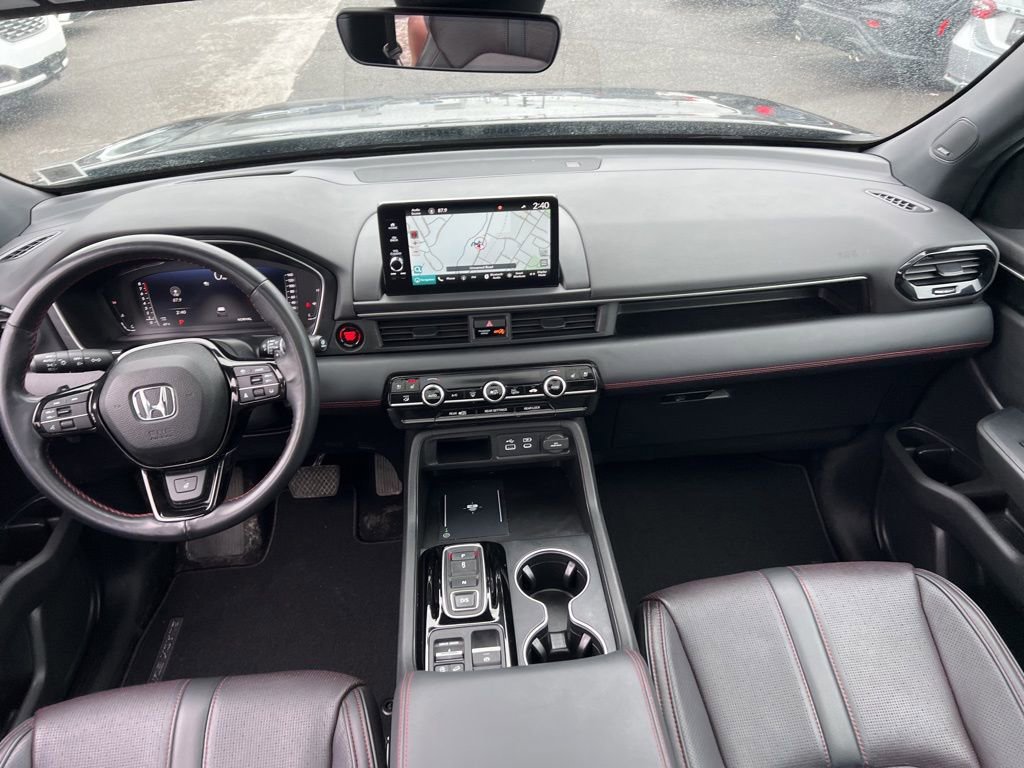 Certified 2025 Honda Pilot Black Edition image 20