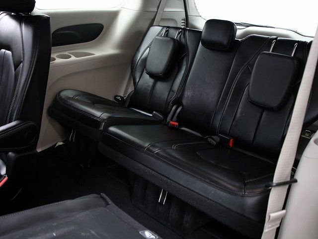 Used 2024 Chrysler Pacifica Touring-L image 12