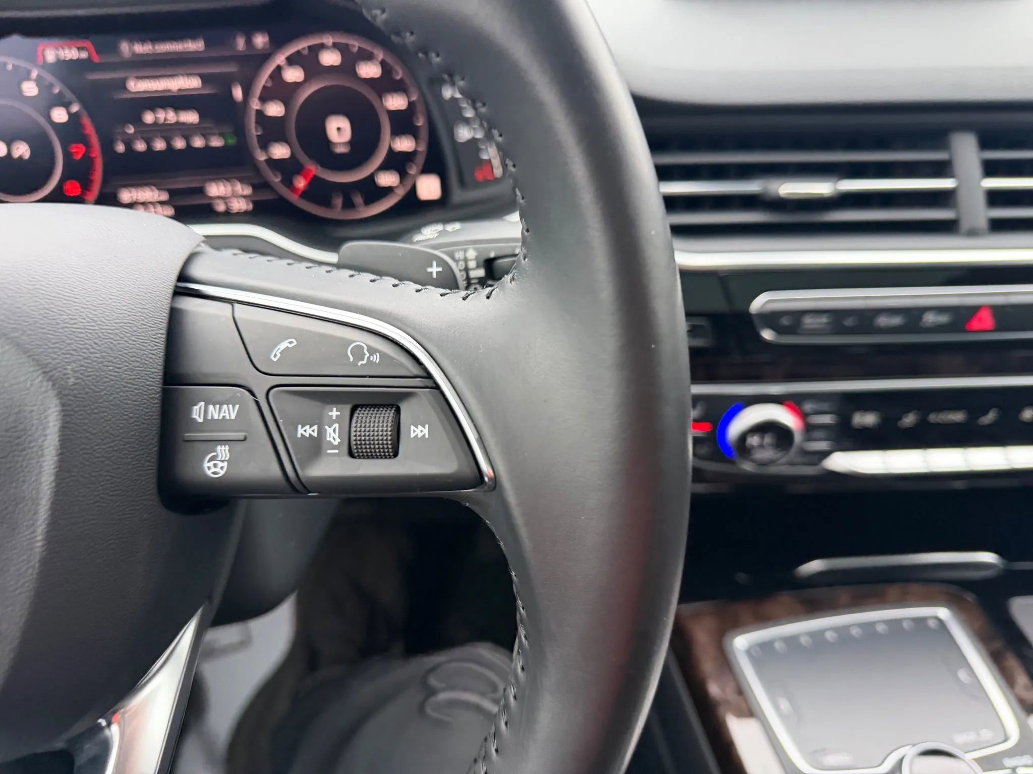 Used 2018 Audi Q7 3.0T Prestige AWD/4WD image 34