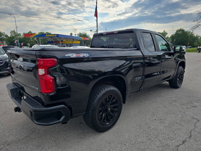 Used 2020 Chevrolet Silverado 1500 Custom w/ Custom Value Package image 3