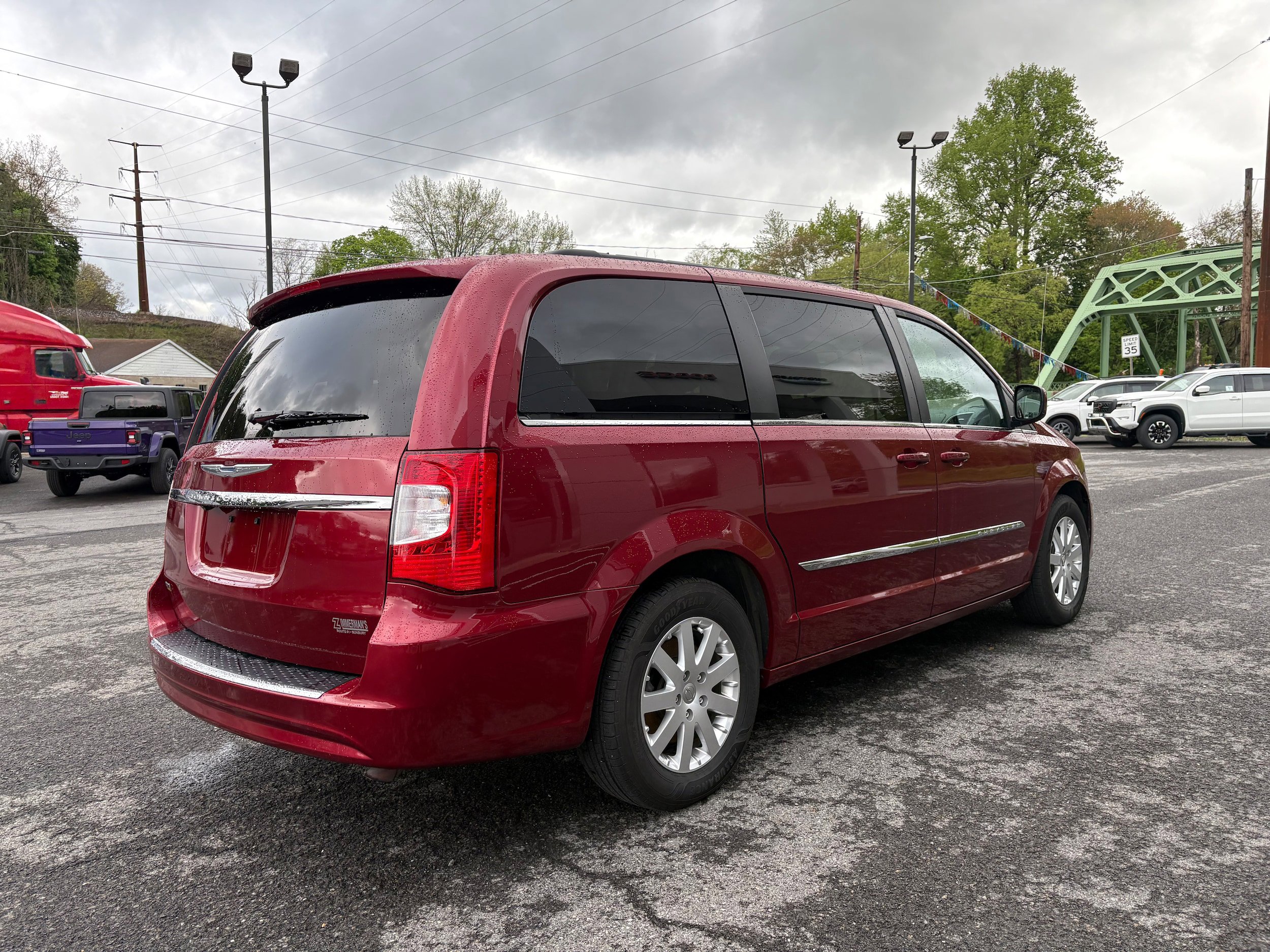 Used 2015 Chrysler Town & Country Touring FWD image 7