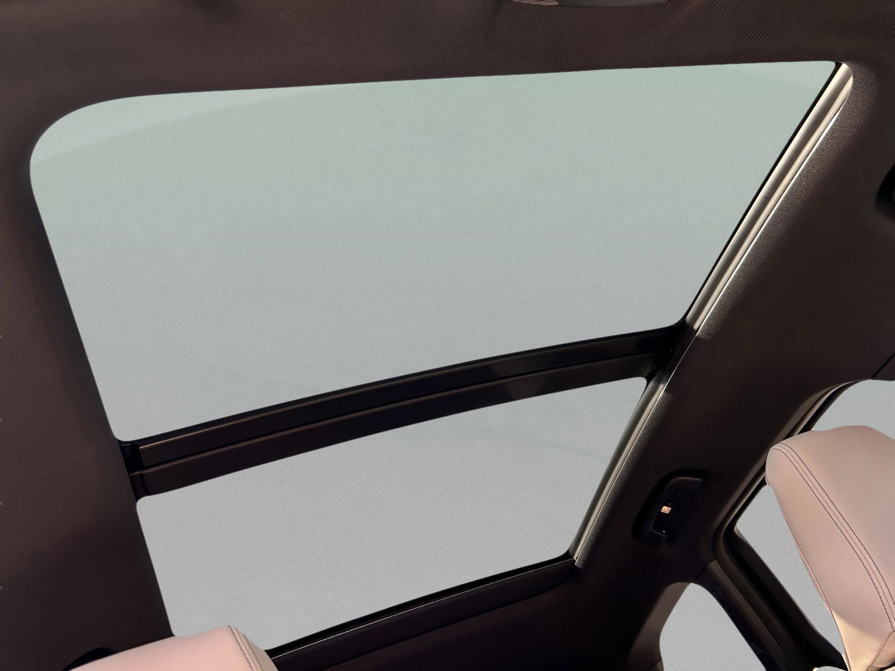 Used 2025 BMW X1 xDrive28i w/ Technology Package AWD/4WD image 31