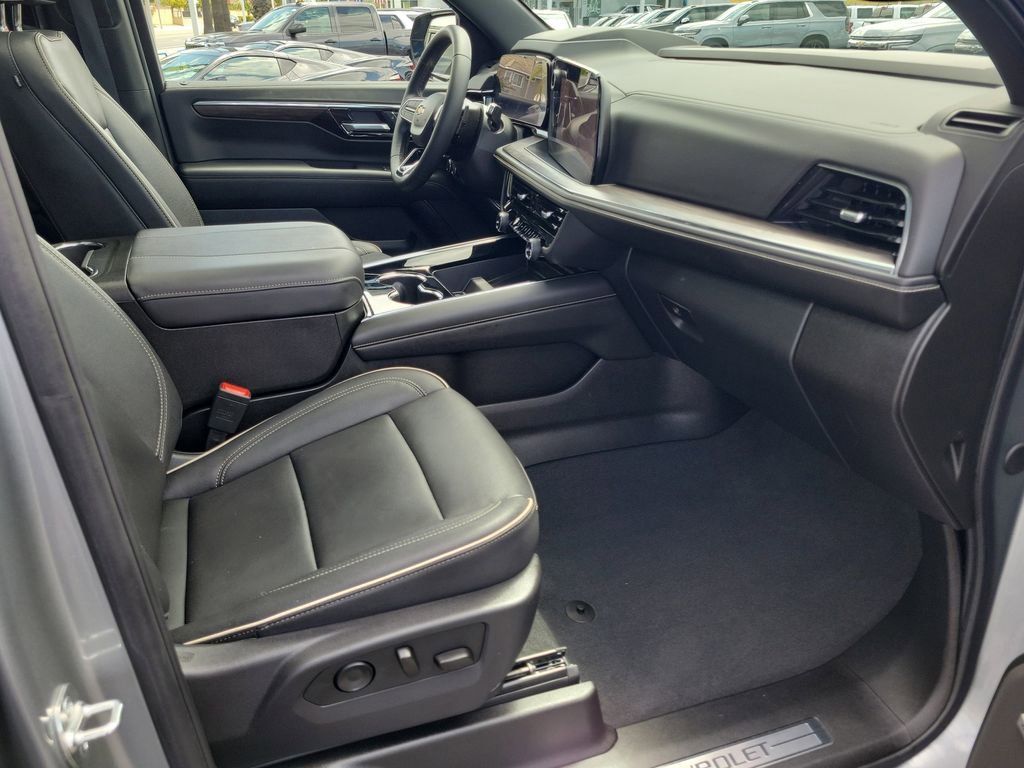 Used 2025 Chevrolet Tahoe Premier AWD/4WD image 19