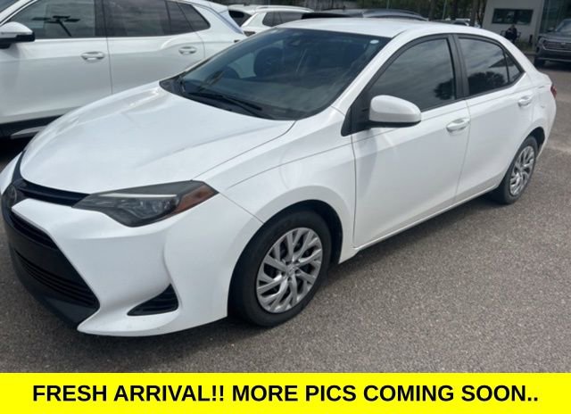 Used 2018 Toyota Corolla LE image 1