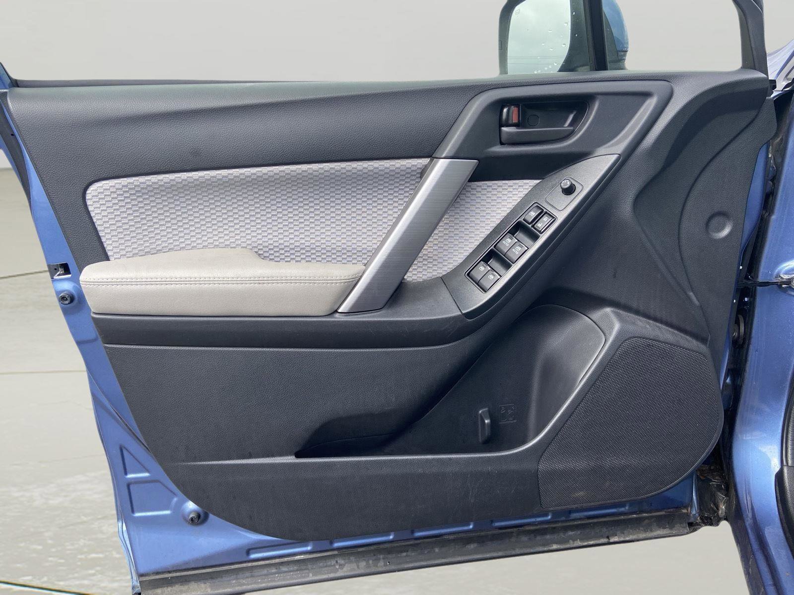 Used 2017 Subaru Forester 2.5i Premium w/ All-Weather Package image 31