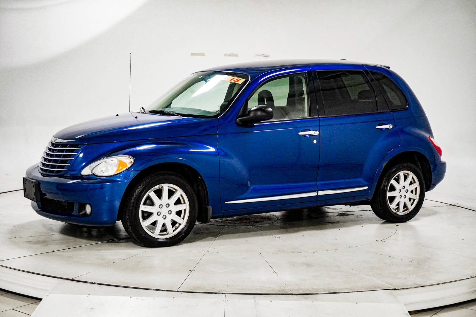 Used 2010 Chrysler PT Cruiser FWD image 3
