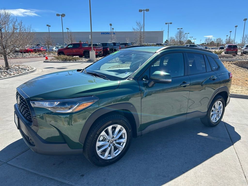 Used 2024 Toyota Corolla Cross LE image 3