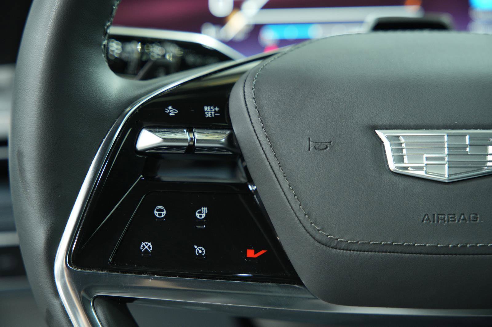 Used 2025 Cadillac Escalade IQ Luxury 2 w/ LPO, Premium Carpet Package image 35