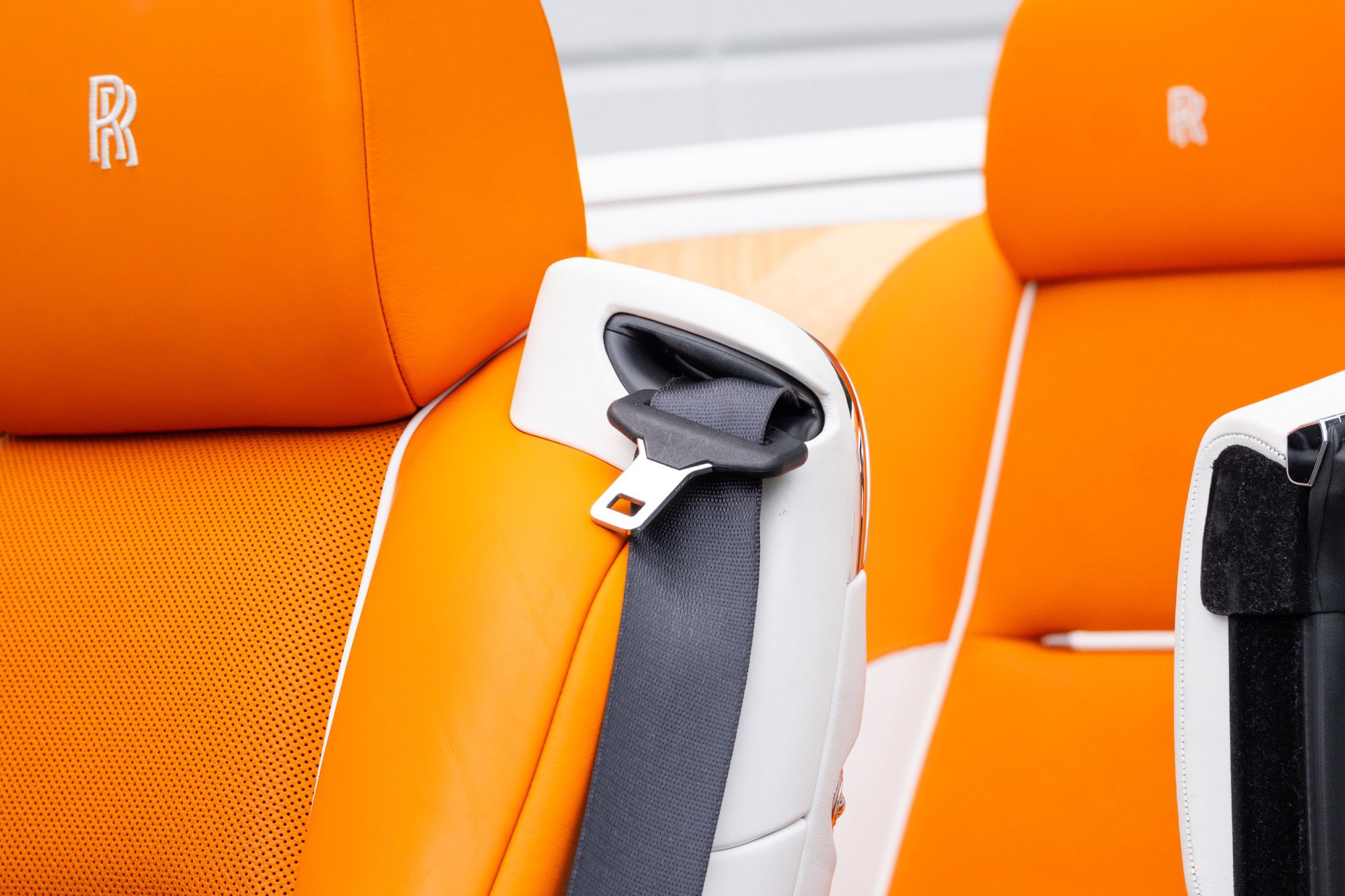 Used 2017 Rolls-Royce Dawn RWD image 52