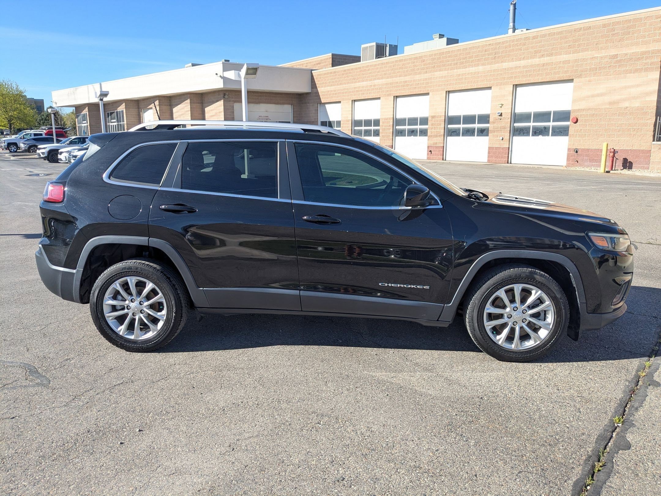 Used 2019 Jeep Cherokee Latitude w/ Popular Appearance Group image 6