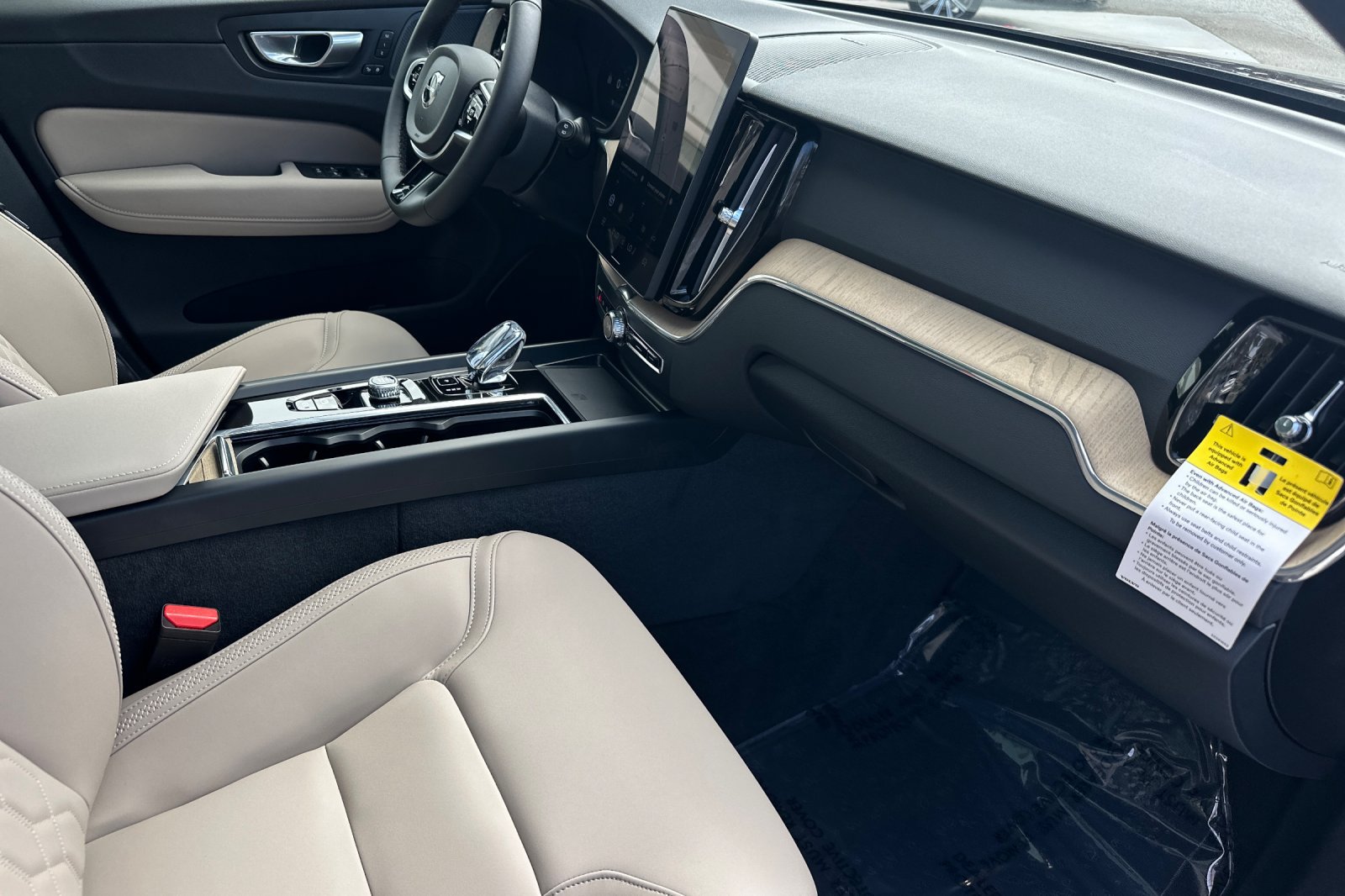 New 2026 Volvo XC60 B5 Plus w/ Protection Package AWD/4WD image 12