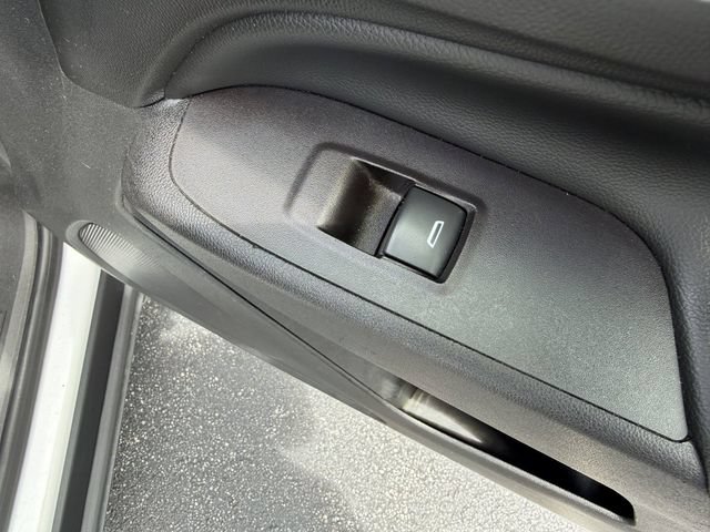 Used 2020 Chevrolet Equinox LT w/ Driver Convenience Package AWD/4WD image 26