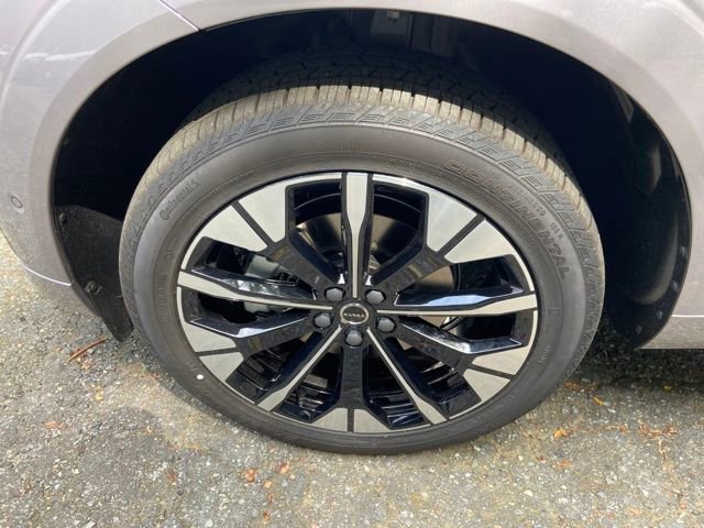 New 2026 Volvo XC60 B5 Plus w/ Climate Package image 9