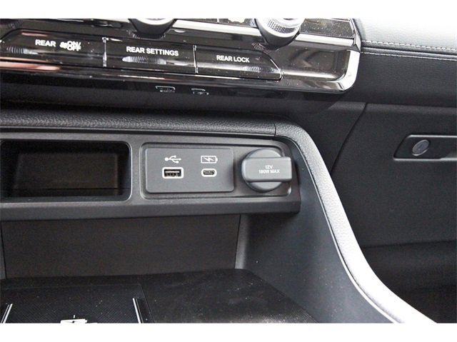 New 2025 Honda Pilot Touring image 24