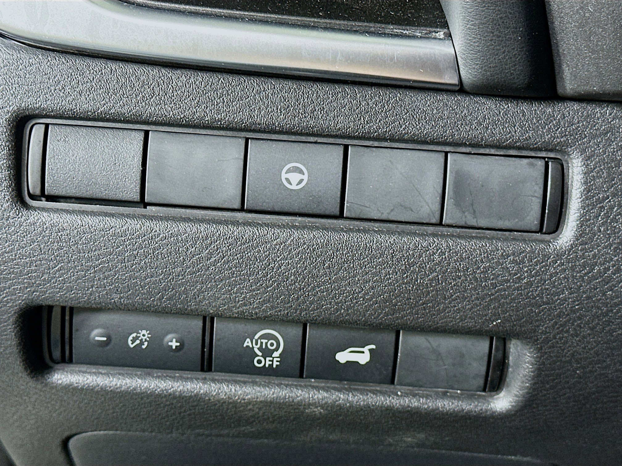 Used 2023 Nissan Rogue SV w/ SV Premium B Package image 17