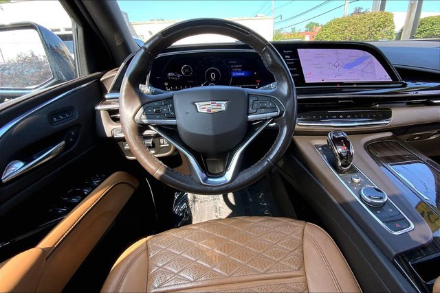 Used 2022 Cadillac Escalade ESV Premium Luxury w/ Performance Package AWD/4WD image 4