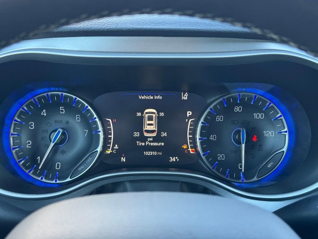 Used 2023 Chrysler Pacifica Touring image 22