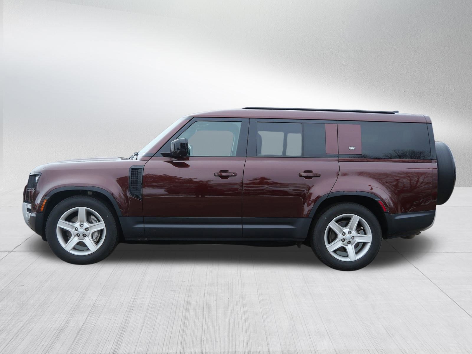 Used 2024 Land Rover Defender 130 S image 2