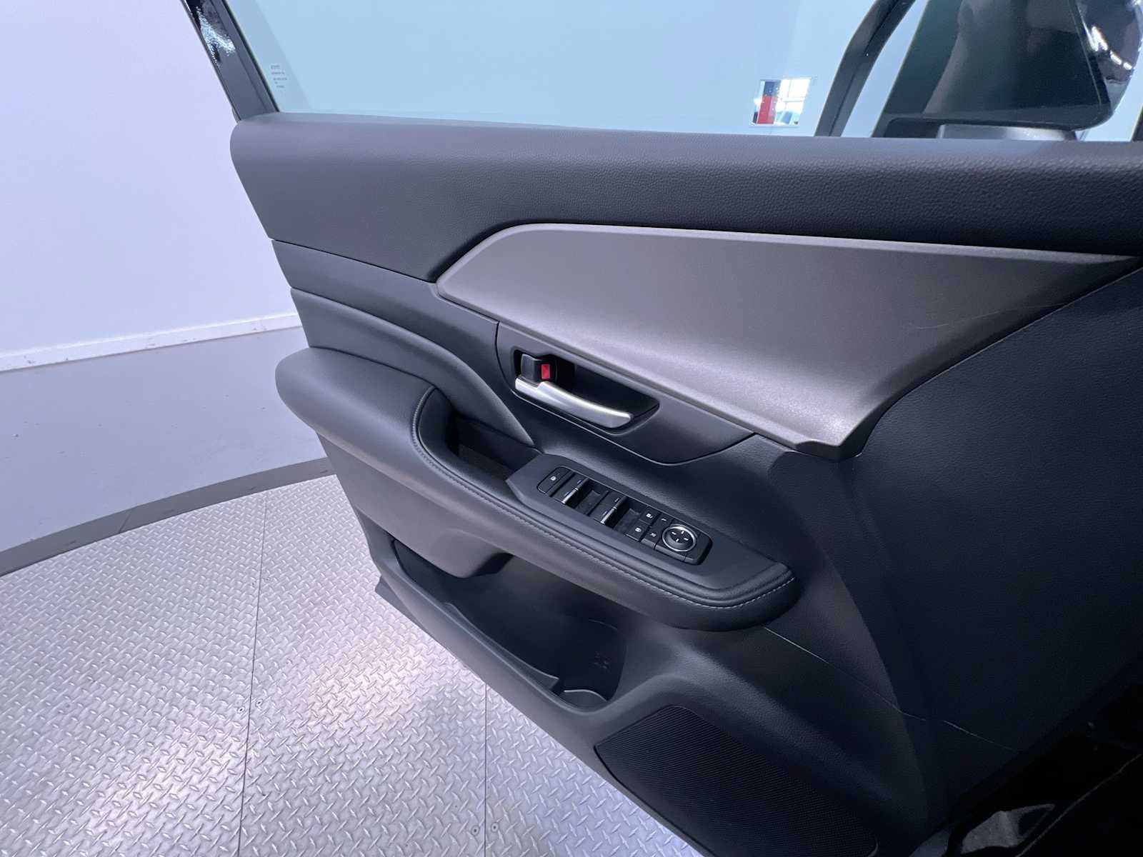 Used 2025 Toyota Grand Highlander AWD image 30