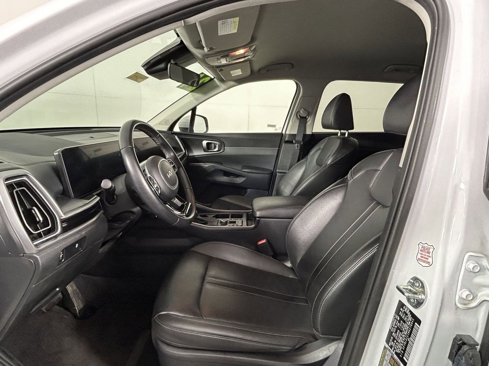 Used 2024 Kia Sorento S image 16
