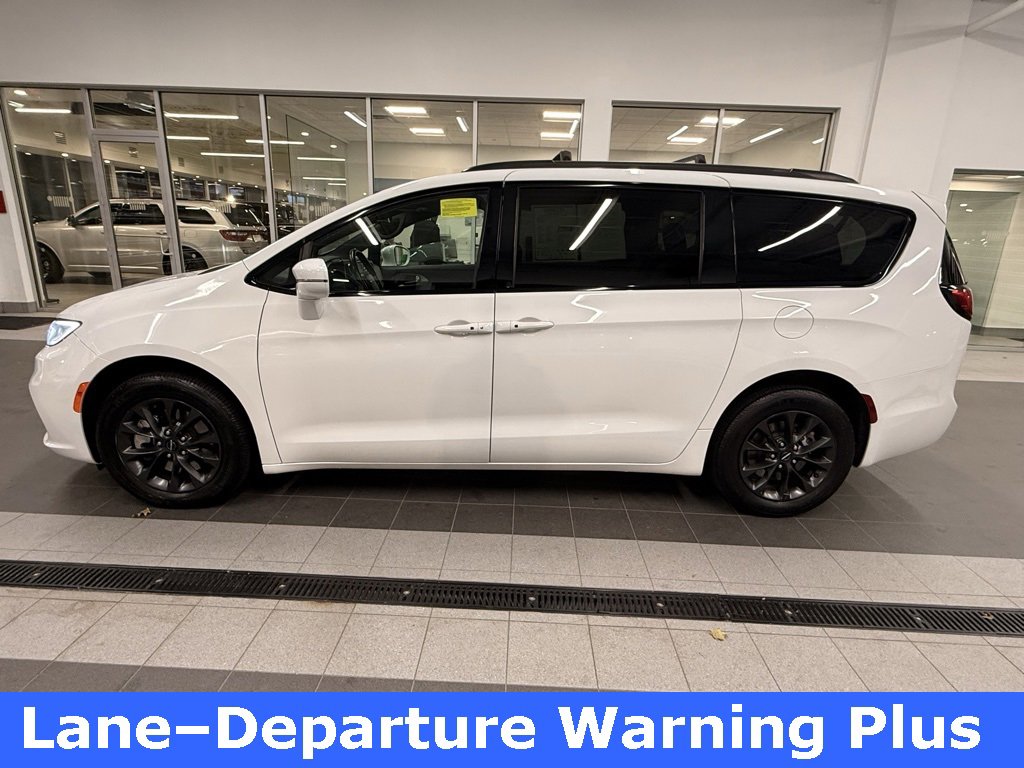 Used 2021 Chrysler Pacifica Touring-L w/ Uconnect Theater Family Group image 5