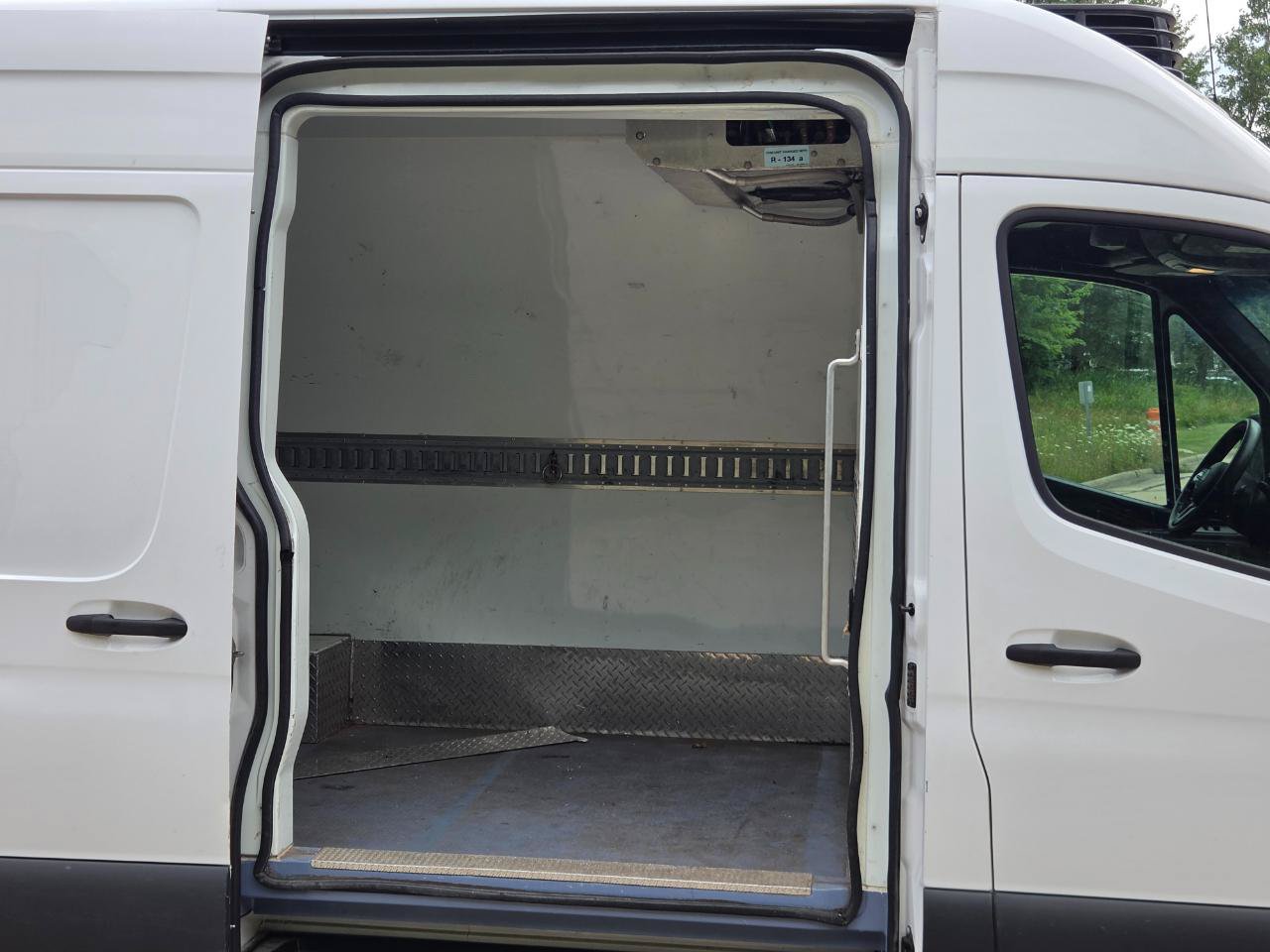 Used 2019 Freightliner Sprinter 144 RWD image 14