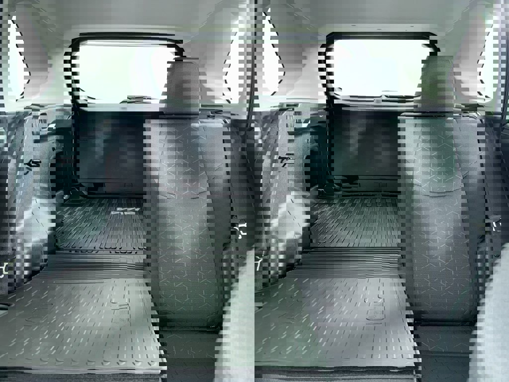 Used 2024 Toyota RAV4 XLE w/ Convenience Package image 5