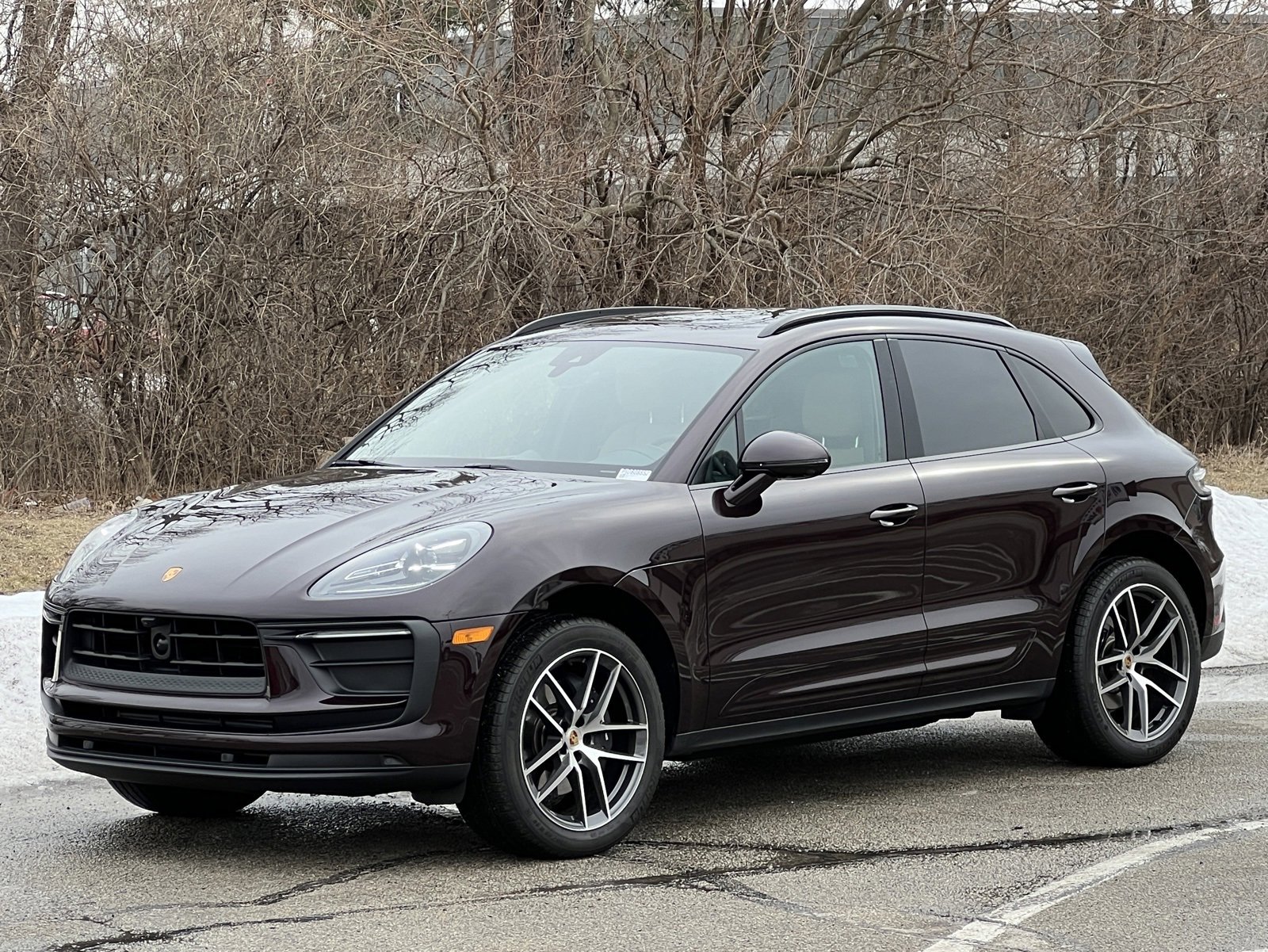 Certified 2025 Porsche Macan image 1
