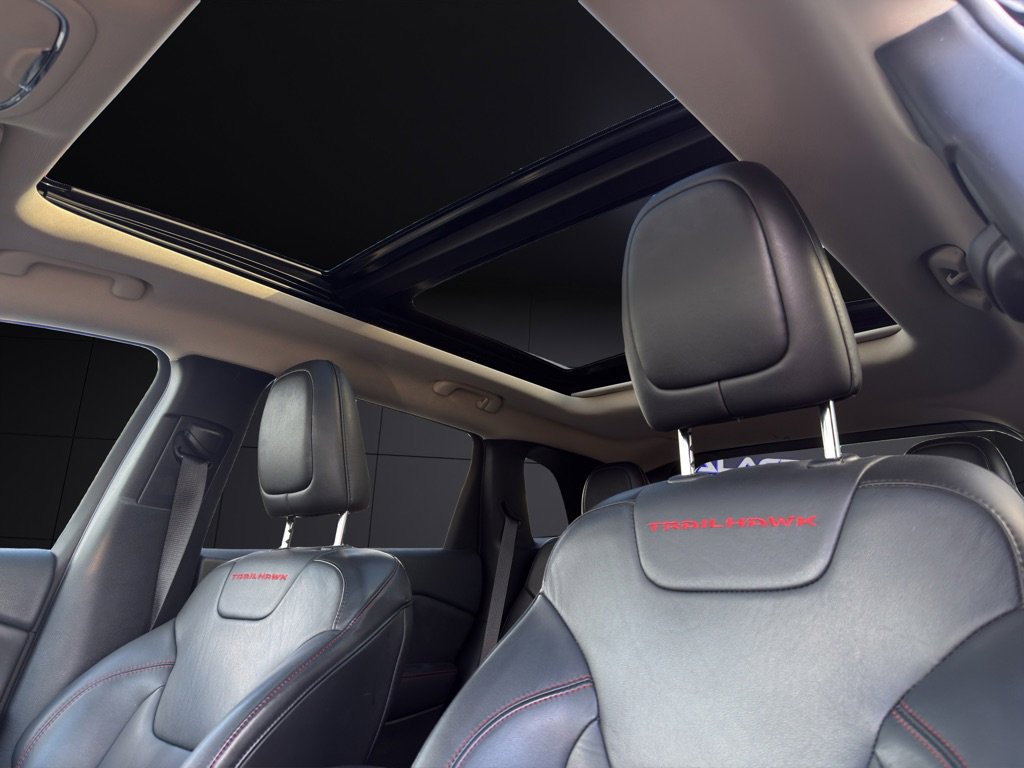 Used 2015 Jeep Cherokee Trailhawk w/ Comfort/Convenience Group image 3