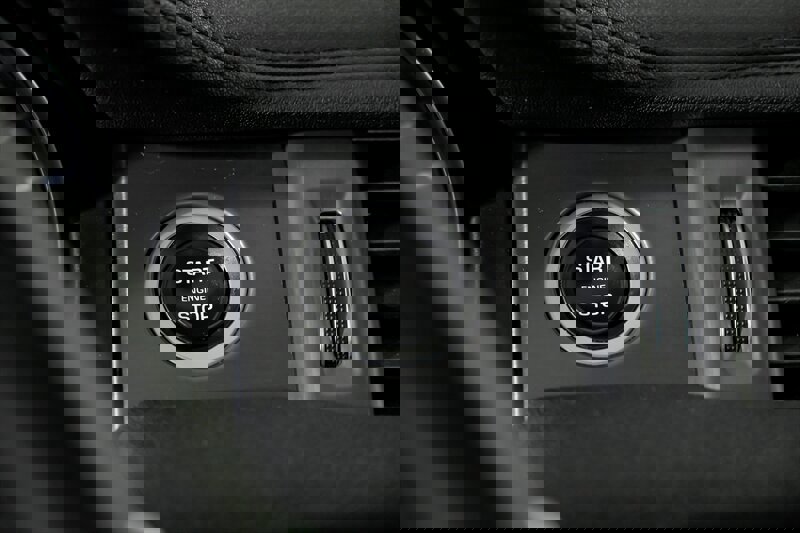 Used 2019 Land Rover Range Rover Evoque SE Premium AWD/4WD image 29