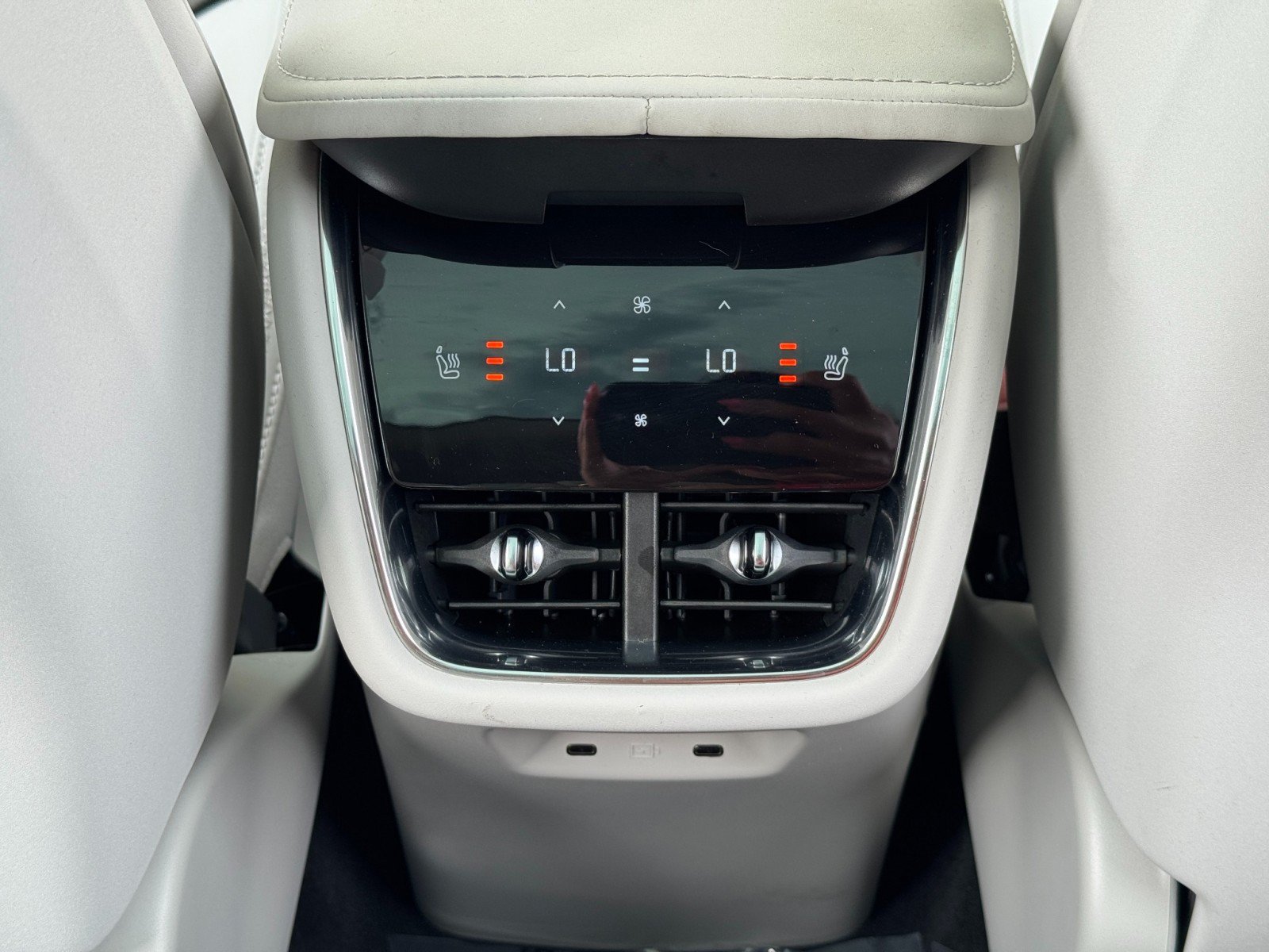 Used 2025 Volvo EX90 Ultra AWD/4WD image 34