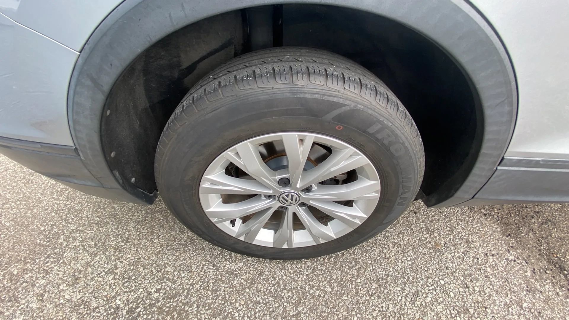 Used 2019 Volkswagen Tiguan S image 25