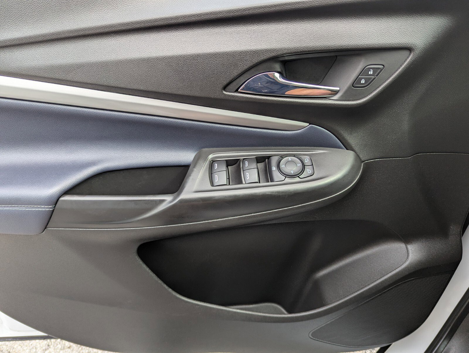 Used 2022 Chevrolet Bolt EUV LT w/ Convenience Package FWD image 33
